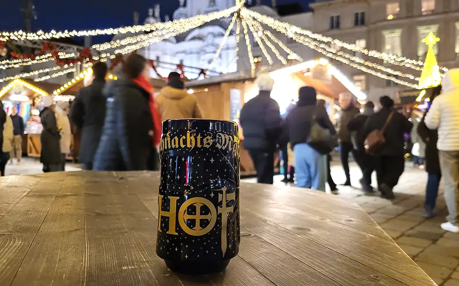 Häferl am Weihnachtsmarkt am Hof